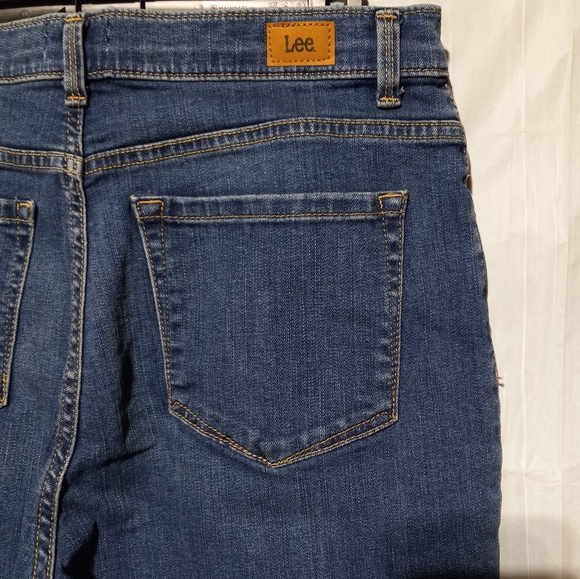 Lee EUC Classic Fit, Straight Leg Women's Jean's, Size 12 Regular - Picture 4 of 7